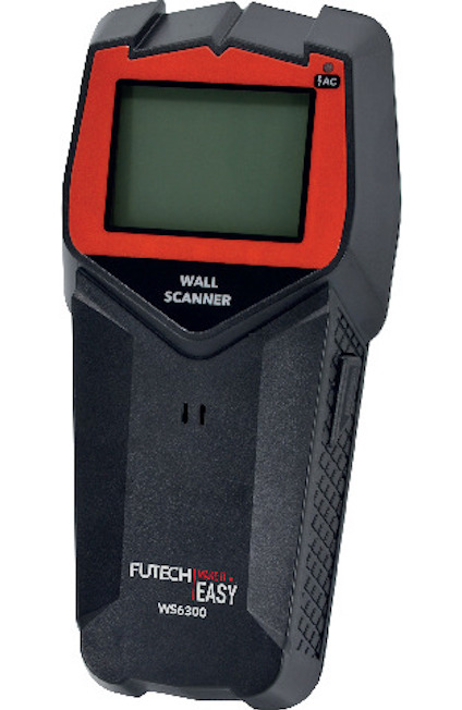 Handhållen väggskanner med display och svart-rött hölje, modell W56300, märkt FUTECH.