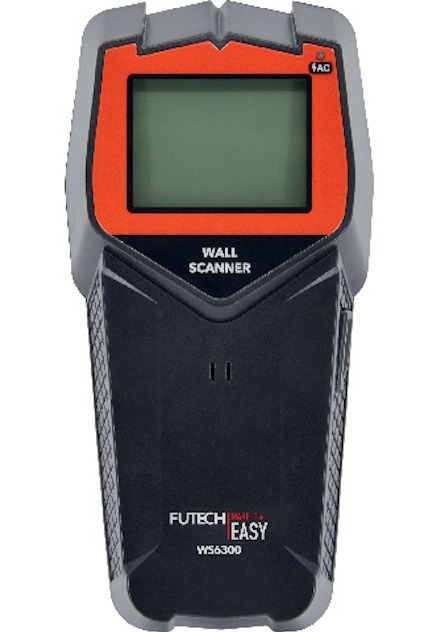Handhållen väggskanner med stor digital display och knappar. Märkt "Futech" och modellnummer "WS06300".