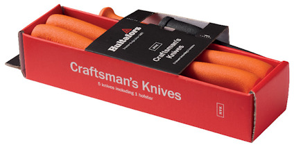Röd låda med orange handtag, märkning: "Craftsman's Knives, 5 knives including 1 holster".