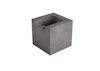 Betongblock med hålighet, fyrkantigt med släta ytor och grå färg.