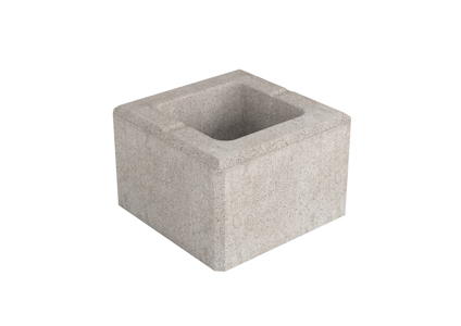 Grått, fyrkantigt betongblock med hål i mitten.