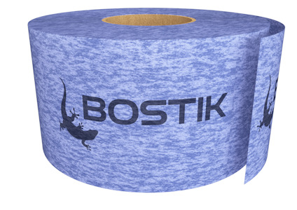 Rulle av blå tätremsa med svart text "BOSTIK" och en ödleillustration.