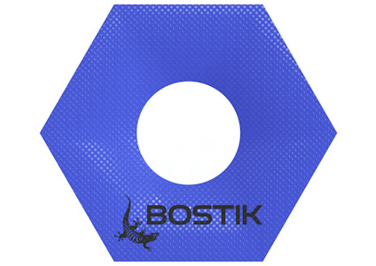 Sexkantig blå rörmanschett med Bostik-logotyp och ödla i svart.